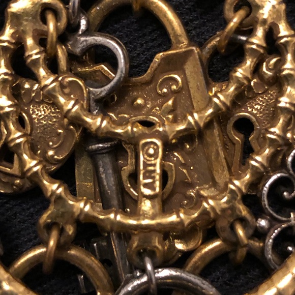 Large Vintage Keys Pendant Necklace - Picture 5 of 8